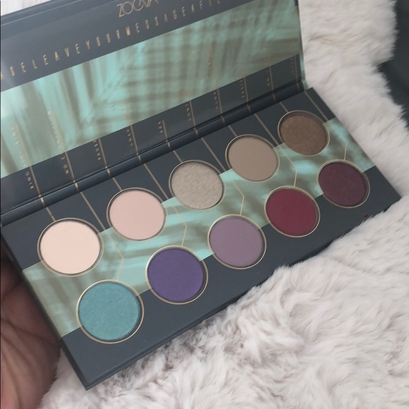 Brand new make up - Picture 7 of 7